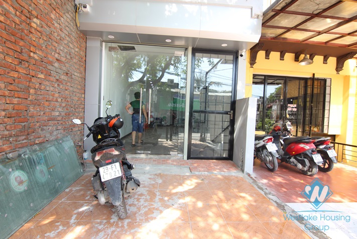 An office or shops for rent in Xuan Dieu street, Tay Ho, Ha Noi