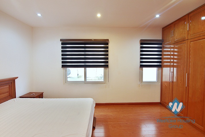 A lake view 1 bedroom apartment for rent in Tu hoa, Tay ho