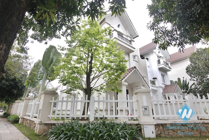 Villa adjacent to big garden for rent at Vinhome Riverside Long Bien Hanoi