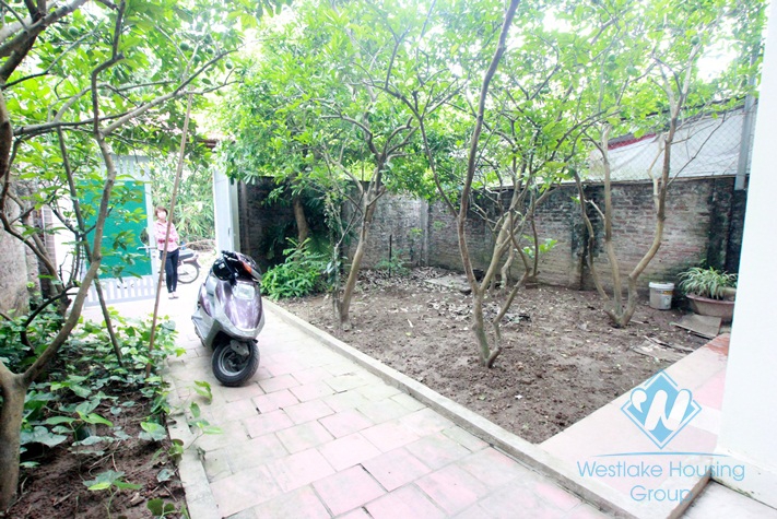 House with large garden for rent on Dang Thai Mai, Tay Ho