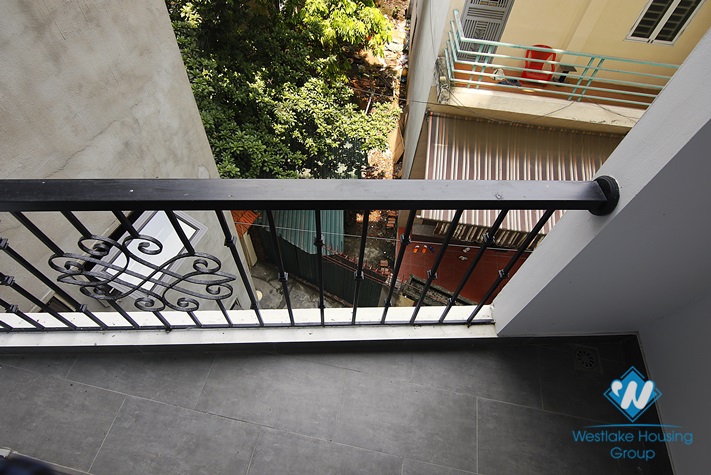 Bright studio for rent in Hoang Hoa Tham, Ba Dinh
