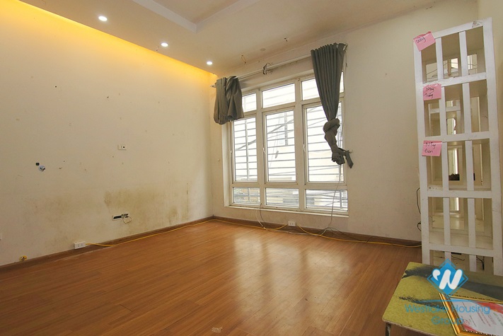 Unfurnished house for rent in Hoang Hoa Tham, Ba Dinh