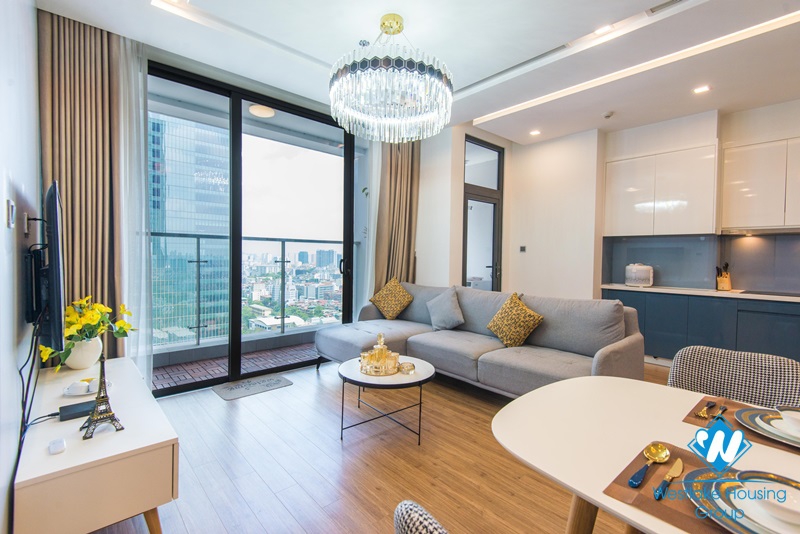 Beautiful bright 2-bedroom apartment in Vinhomes Metropolis, Ba Dinh