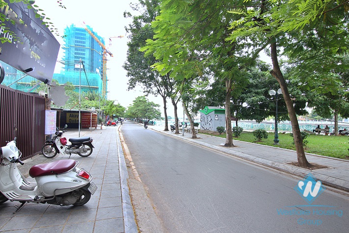 Lake view bar and restaurant for rent in Quang Ba, Tay Ho