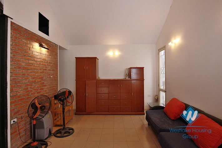 An affordable house for rent in Xuan Dieu, Tay Ho, Ha Noi