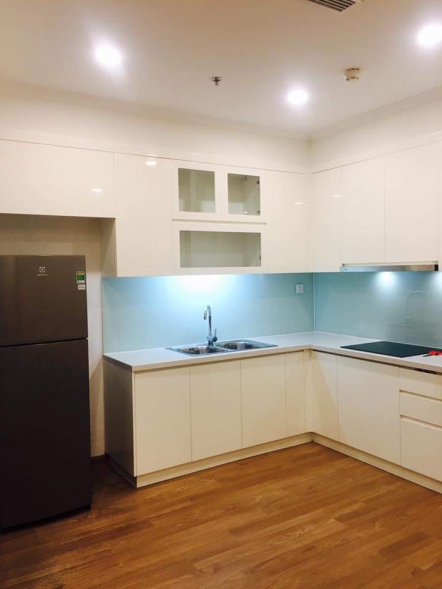 A good deal for 2 bedroom apartment for rent at Vinhome Gardenia