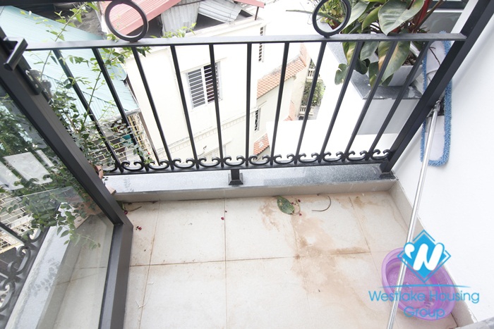 An affordable studio with good lighting for rent on Nui Truc street, Ba Dinh