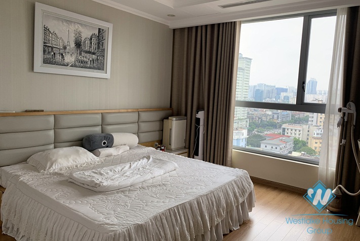 Beautiful 3 bedroom apartment for rent in Vinhome Nguyen Chi Thanh, Ha noi