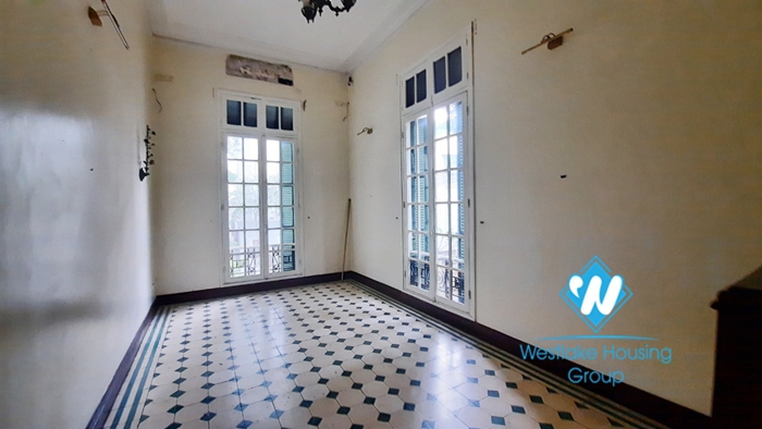 Big house with 02 floor for rent in Hai Ba Trung District, Ha Noi 