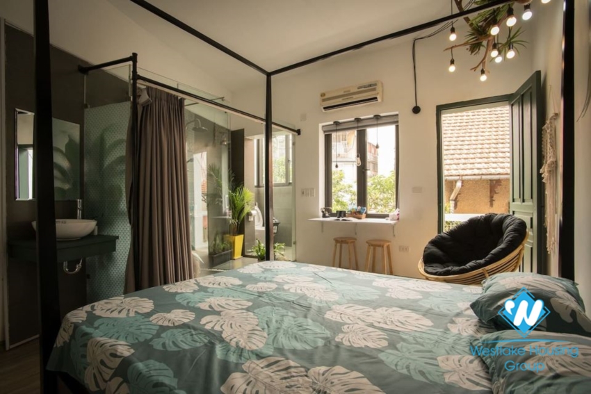 Cheap three bedroom apartment for rent on Tran Hung Dao street, Hoan Kiem district