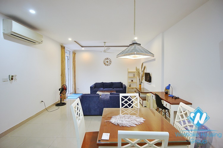Lake side 2 bedroom apartment for rent on Quang An, Tay Ho