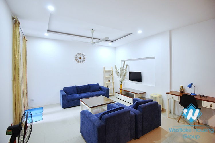 Lake side 2 bedroom apartment for rent on Quang An, Tay Ho