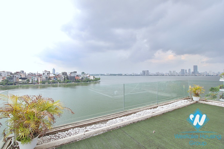 Lake view 1 bedroom apartment with huge balcony for rent in Quang An, Tay Ho