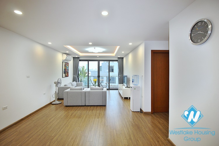 A pretty three bedrooms apartment for rent in Xuan Dieu st, Tay Ho