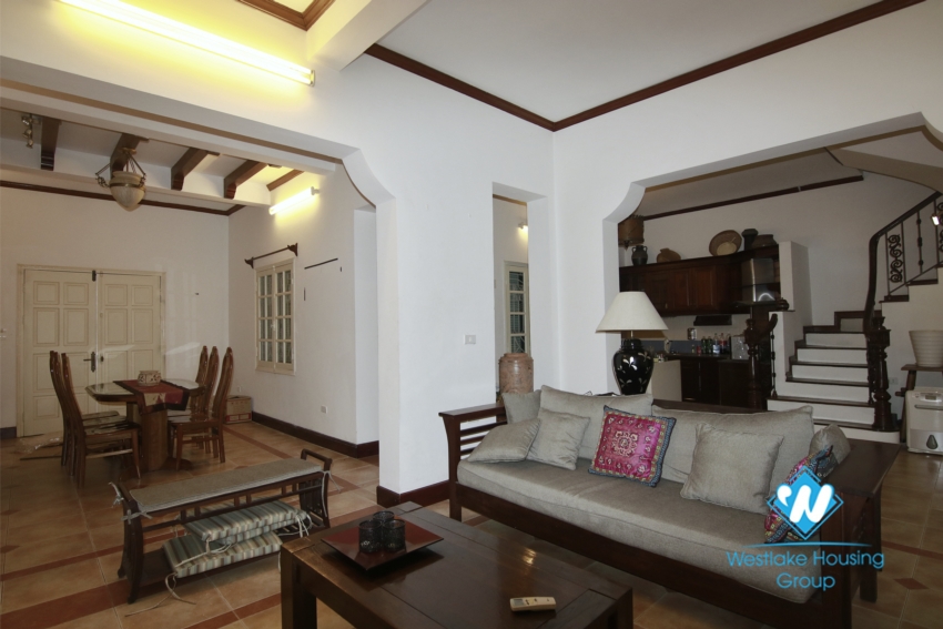 Green and airy house for rent in Hai Ba Trung district, Ha Noi