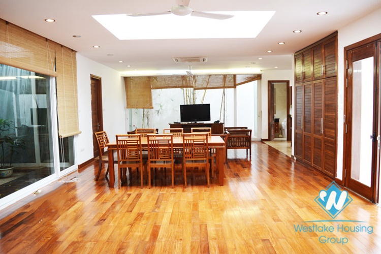 Beautiful and nice house for rent in Tay Ho area , Ha Noi.