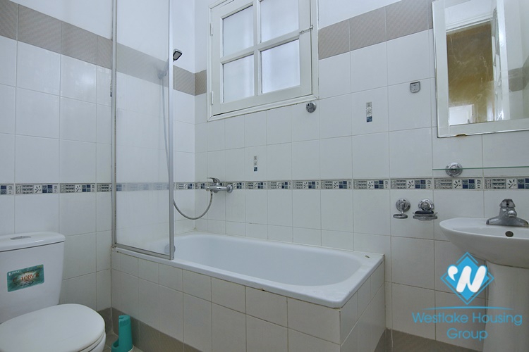 Unfurnished 4 beds house for rent in Tay Ho district, Ha Noi