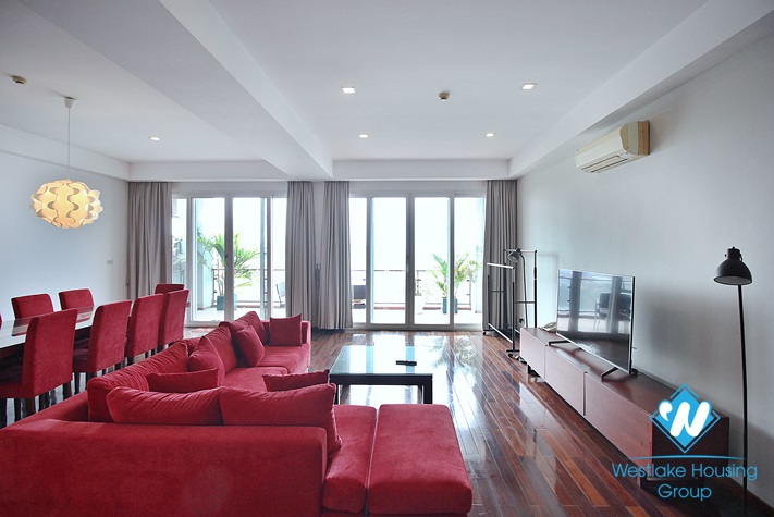 Luxurious apartment with stunning lake view for rent on Xuan Dieu street, Westlake, Tay ho, Hanoi