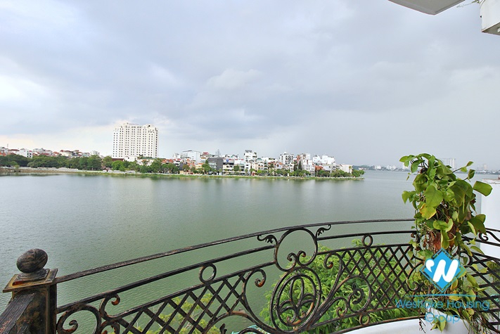 Lakeside apartment with 3 bedrooms for rent in Tay Ho