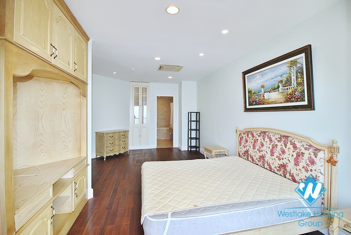 Lake view and high floor 5 beds apartment for rent in Golden Westlake building, Tay Ho