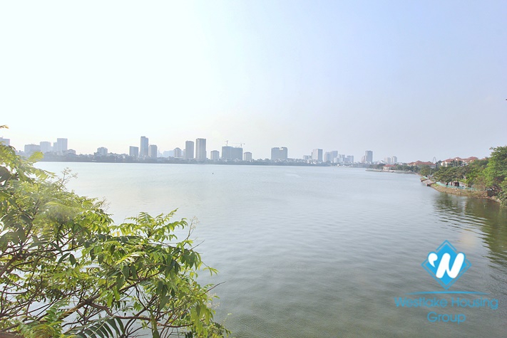 A lake view 2 bedroom apartment for rent in Quang khanh, Tay ho
