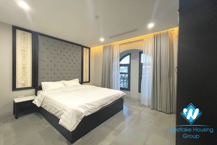 A beautiful 3 bedroom apartment for rent in Nguyen Van Huyen st, Cau Giay district.