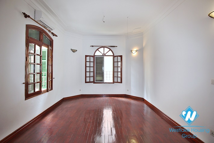 550 sqm garden and swimming pool villa for rent in Tay Ho