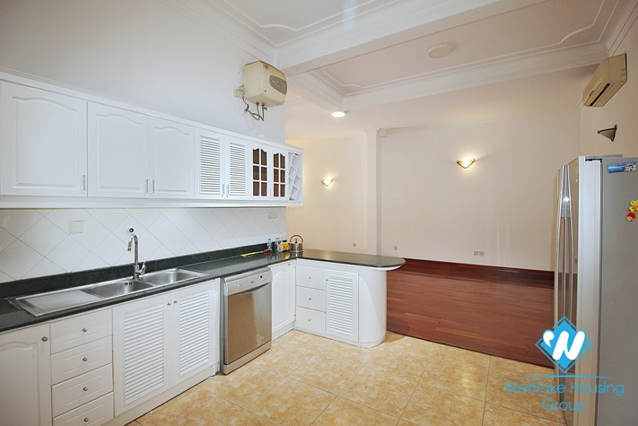 550 sqm garden and swimming pool villa for rent in Tay Ho