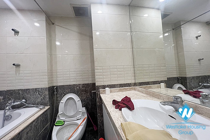 Nice and cheap 1 bedroom apartment for rent in Truc bach, Ha noi