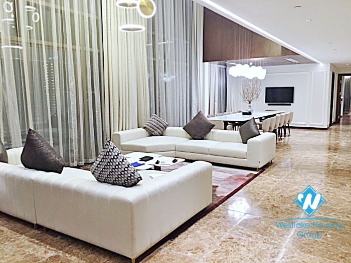 Luxury 4 bedroom apartment for rent in Dang thai mai, Tay ho
