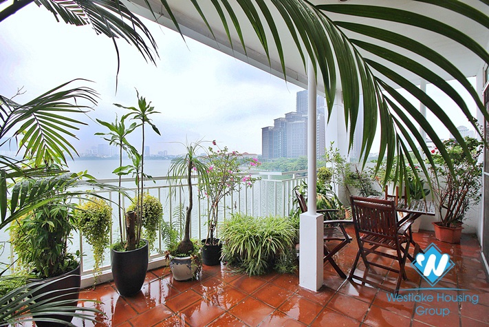High-end and lake view 2 bedroms apartment for rent in Quang Khanh, Tay Ho