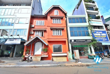An office or restaurant house for rent in Xuan Dieu street, Tay Ho