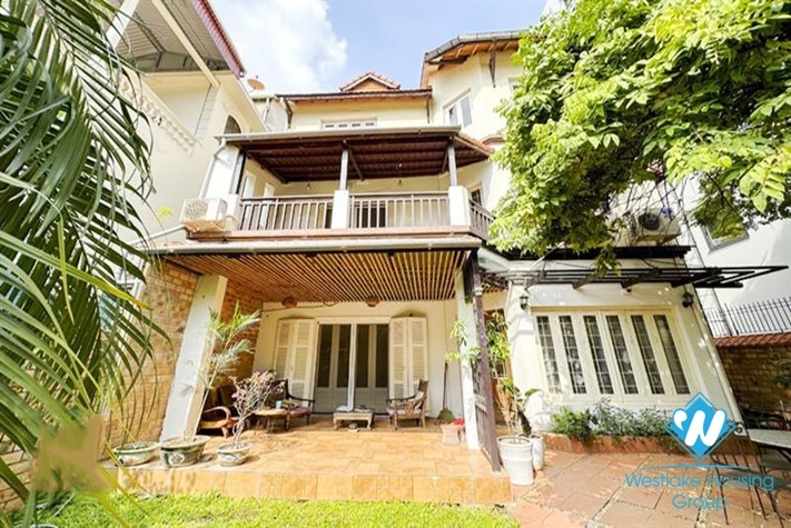 Ancient garden house for rent in Tay Ho district, Ha Noi