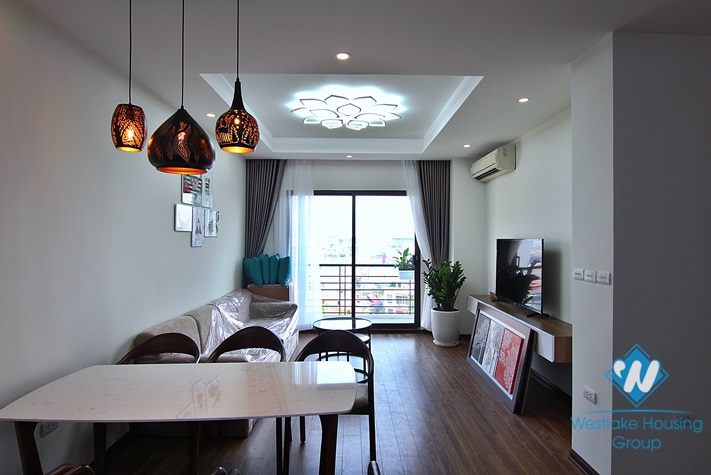 A gorgeous three-bedroom apartment facing directly to West lake on Xuan Dieu street