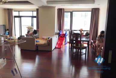 Royal City Hanoi, spacious apartment rental in a modern complex 