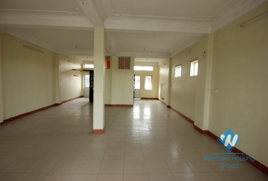 3 floors office for rent in Tayho area.