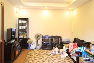 Small house with 3 bedrooms for rent in Au co st, Tay Ho area 