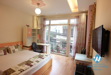 One bed apartment to rent in Tay Ho, very bright and airy
