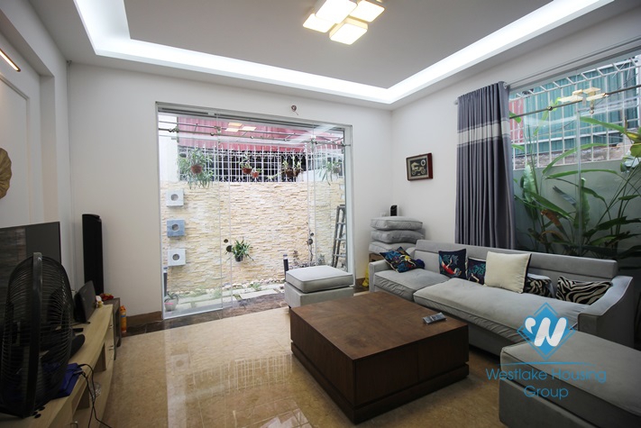 An elevator house with 5 bedrooms for rent in Hoang Hoa Tham st, Ba Dinh area