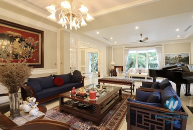 Detached Ambassador standard villa to lease in Vinhomes Riverside Hanoi