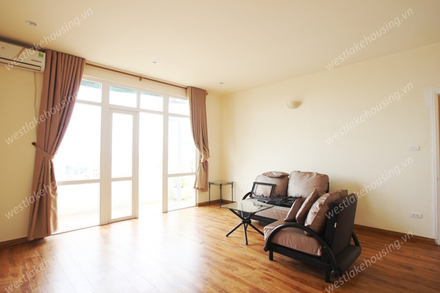 High quality apartment with balcony for lease in Tay Ho area, Ha noi