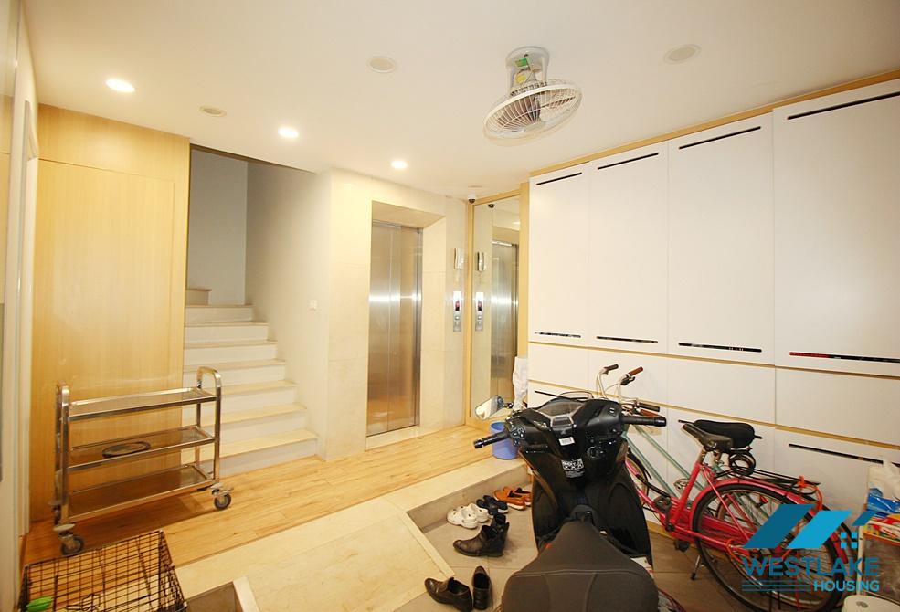 Elevator house for rent in near Ha Noi Club, Tay Ho District