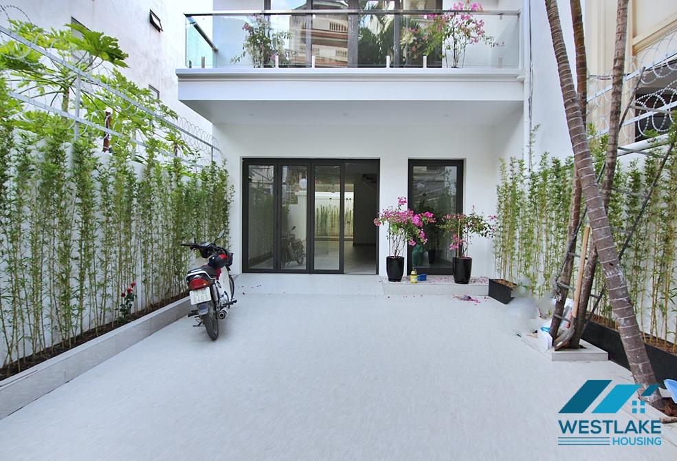 Brightly 5 bedrooms house for rent in Dang Thai Mai st, Tay Ho