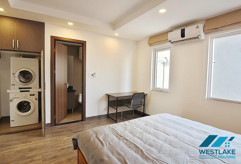 High floor (5th floor) apartment with big balcony for rent in alley 12/2/5 Dang Thai Mai st, Tay Ho