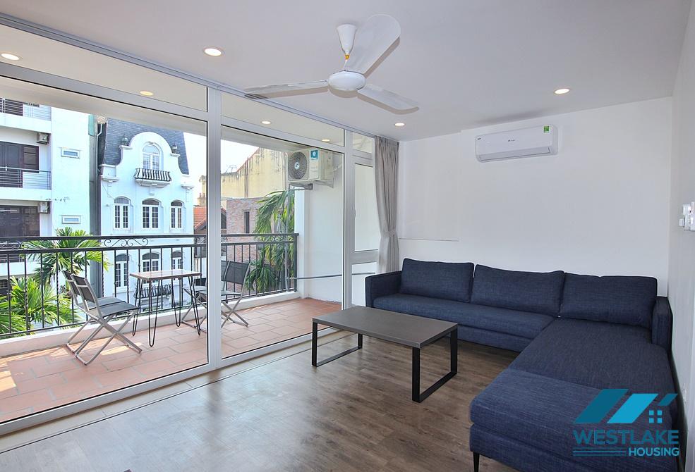 High floor (5th floor) apartment with big balcony for rent in alley 12/2/5 Dang Thai Mai st, Tay Ho