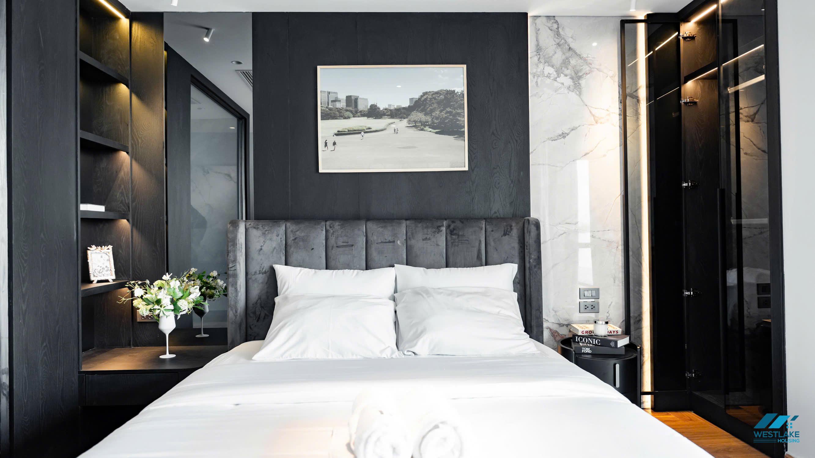 Lake view apartment for rent on Tay Ho, Ha Noi
