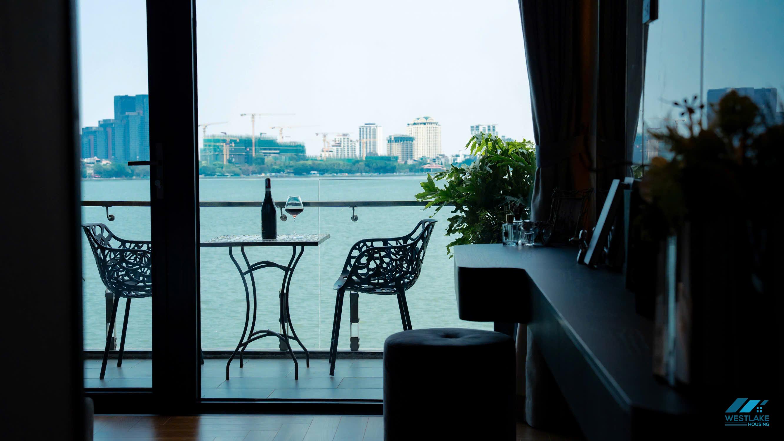 Lake view apartment for rent on Tay Ho, Ha Noi
