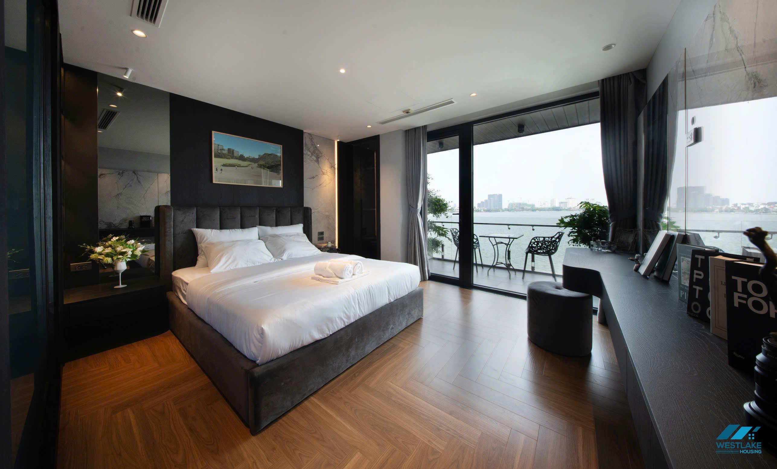 Lake view apartment for rent on Tay Ho, Ha Noi