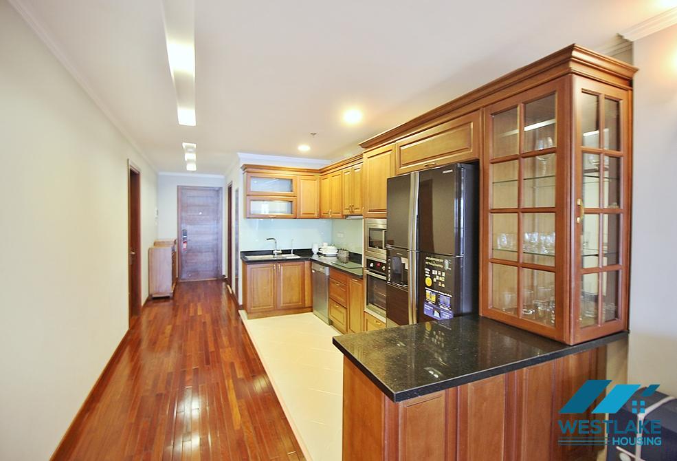 A beautiful lake view 2 bedroom apartment for rent in Xuan Dieu, Tay Ho