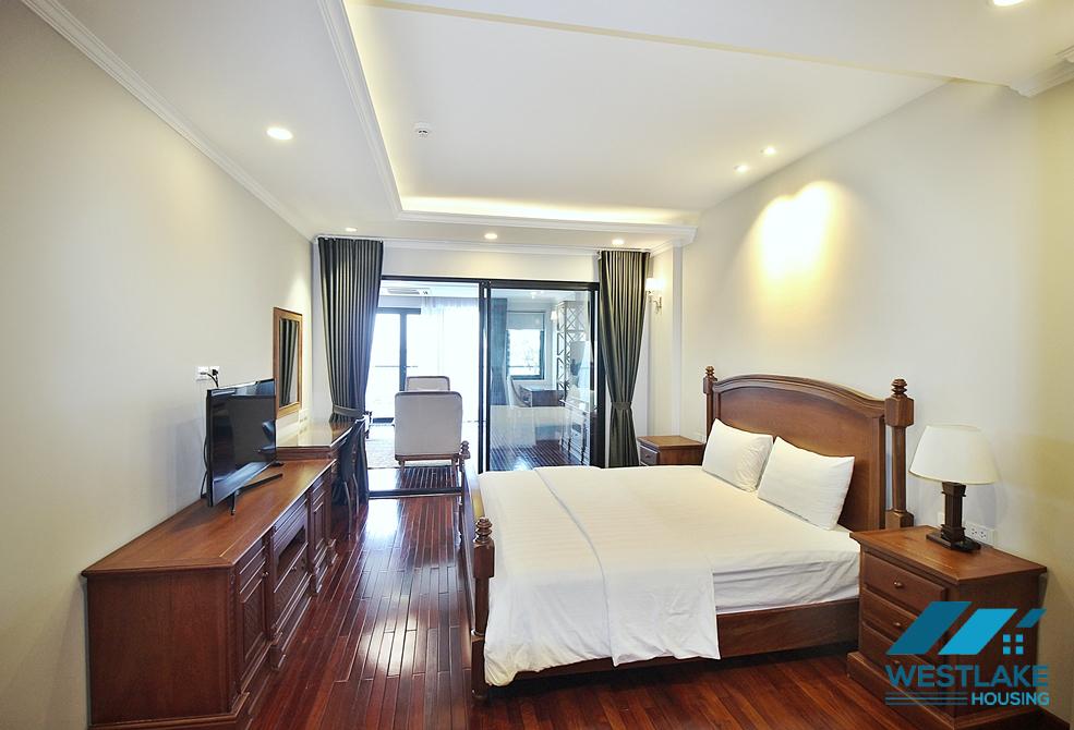 A beautiful lake view 2 bedroom apartment for rent in Xuan Dieu, Tay Ho